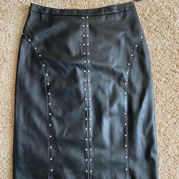 Leather skirt with studs - Picture 2 of 15